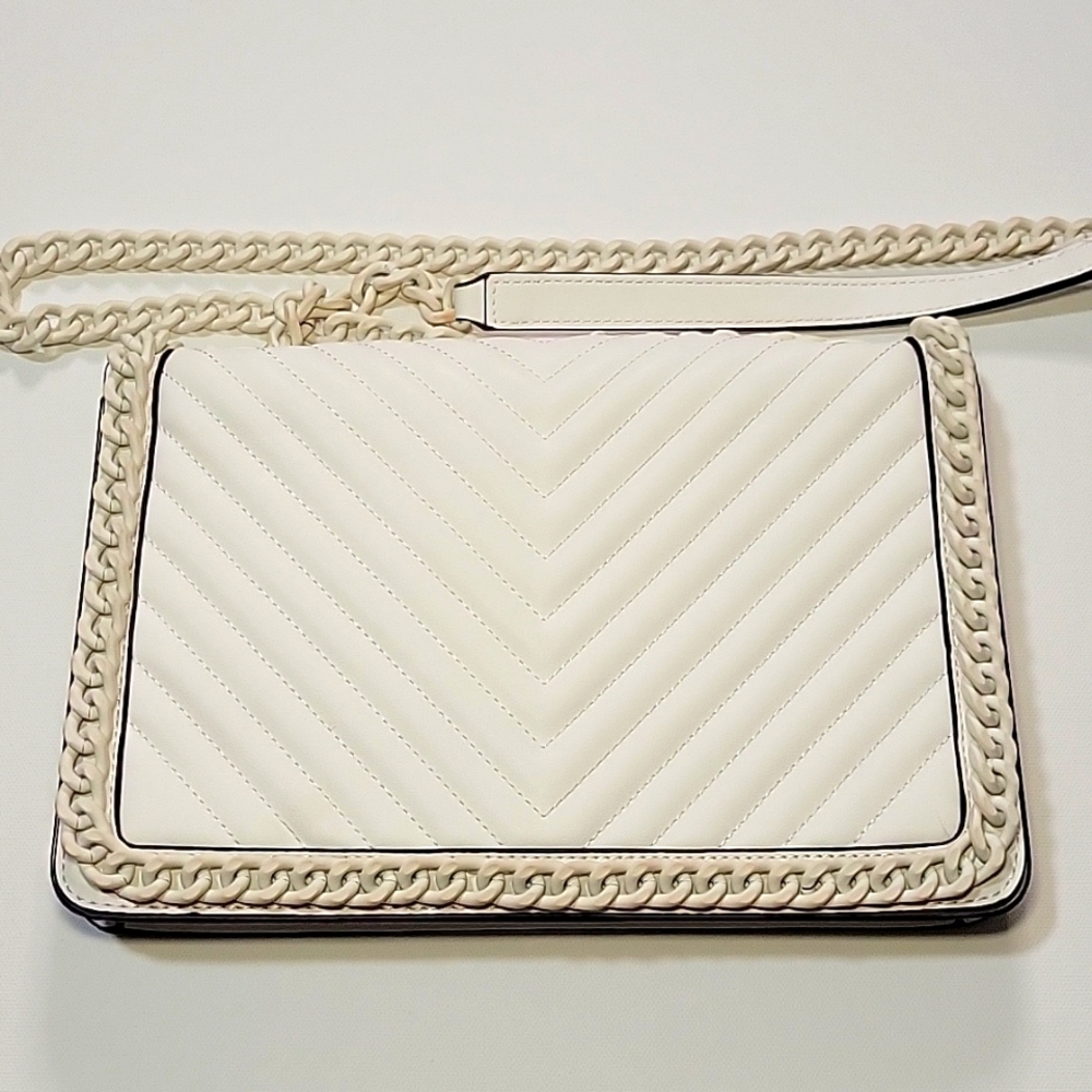 STEVE MADDEN- White Crossbody Purse